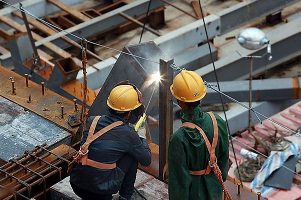 共建安全高效的施工环境沈阳钢结构制作工厂温馨提示夏季施工注意事项
